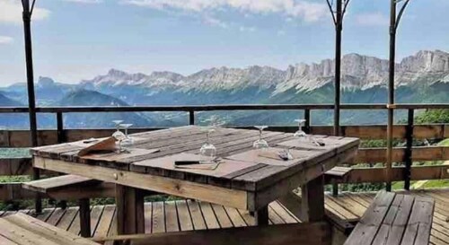 Small chalet in the heart of a mountain village