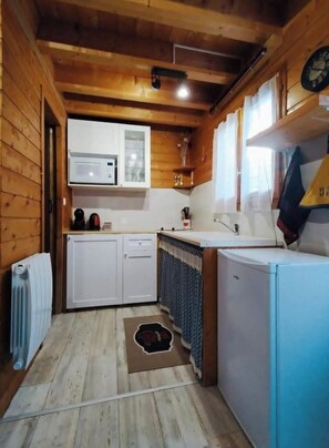 Fridge, microwave, stovetop, coffee/tea maker - Le doudou du Vercors (Saint-Guillaume)