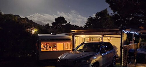 Quintessential Caravan/Cabin in campground with gym, heated pool, 2mins to beach