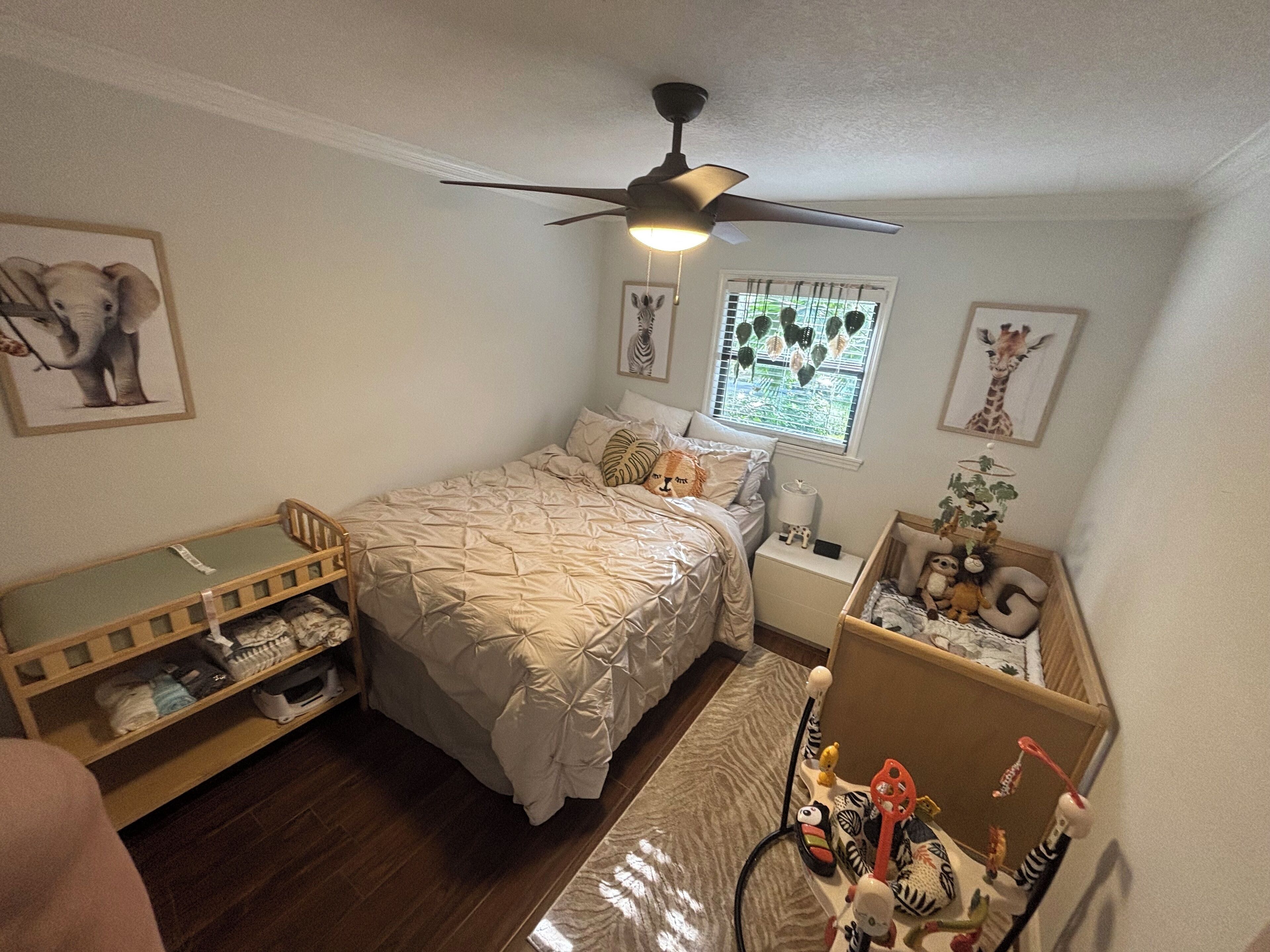 3 habitaciones, tabla de planchar con plancha, wifi y ropa de cama 