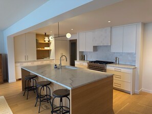 Oven, stovetop, dishwasher