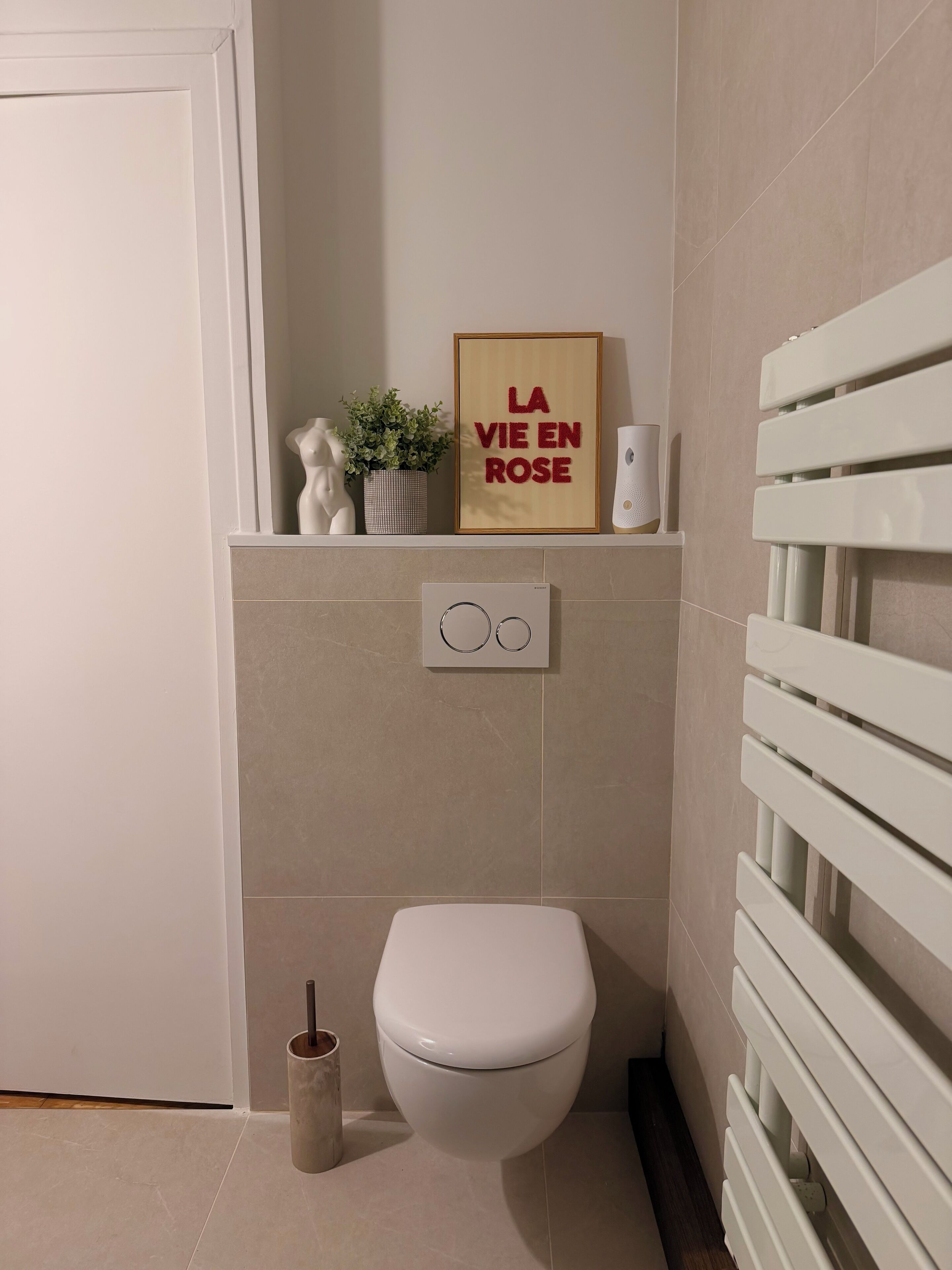 Dusch, hårtork, handdukar och tvål