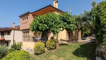Three Bedroom Maisonette with Private Pool | Exterior