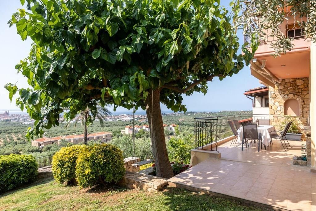 Three Bedroom Maisonette with Private Pool | Outdoor dining