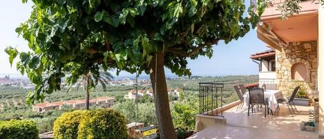 Three Bedroom Maisonette with Private Pool | Outdoor dining