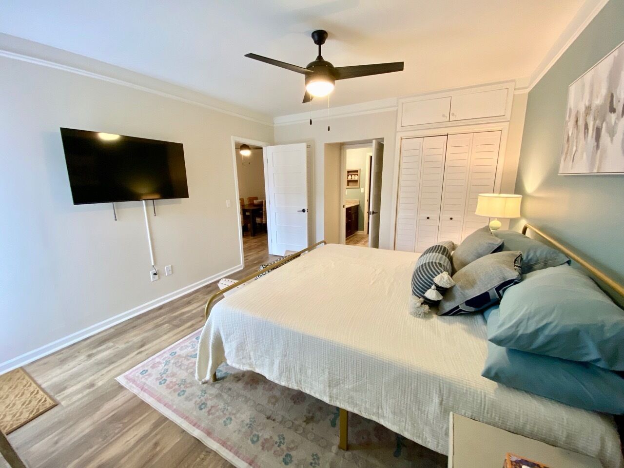 2 室のベッドルーム、アイロン / アイロン台、旅行用ベビーベッド、WiFi (無料)