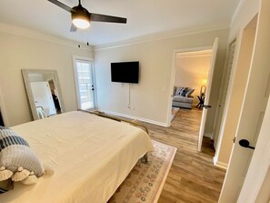 2 habitaciones, tabla de planchar con plancha y cuna de viaje 