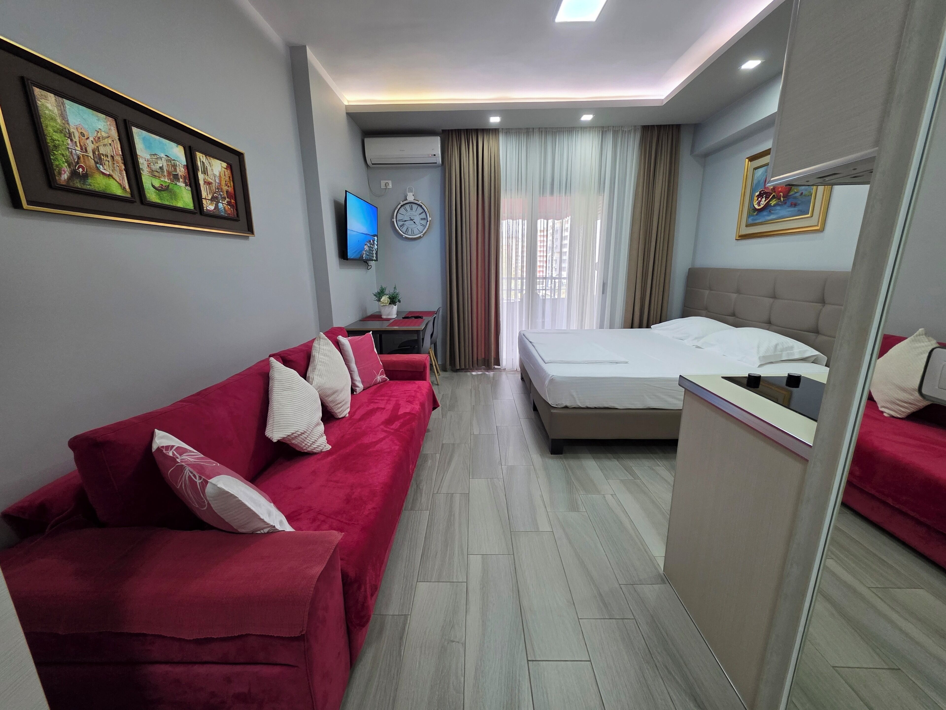 Comfort Studio, Balcony, Beach View | Iron/ironing board, free WiFi