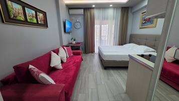 Comfort Studio, Balcony, Beach View | Iron/ironing board, free WiFi