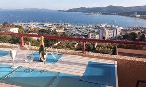 Outdoor dining - Apartment in Le Lavandou With Sea View (Le Lavandou)