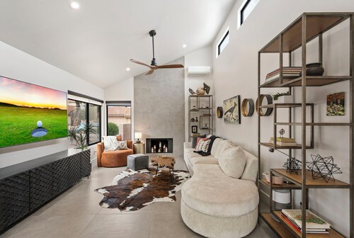 Modern Desert Retreat - 2 Bed/2.5 Bath - Near Tons of Top AZ Attractions