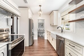 Private kitchen - Whispering Waters Retreat in Mount Dora (Mount Dora)