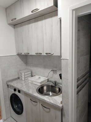 Studio, 1 Bedroom, Smoking, City View | Laundry