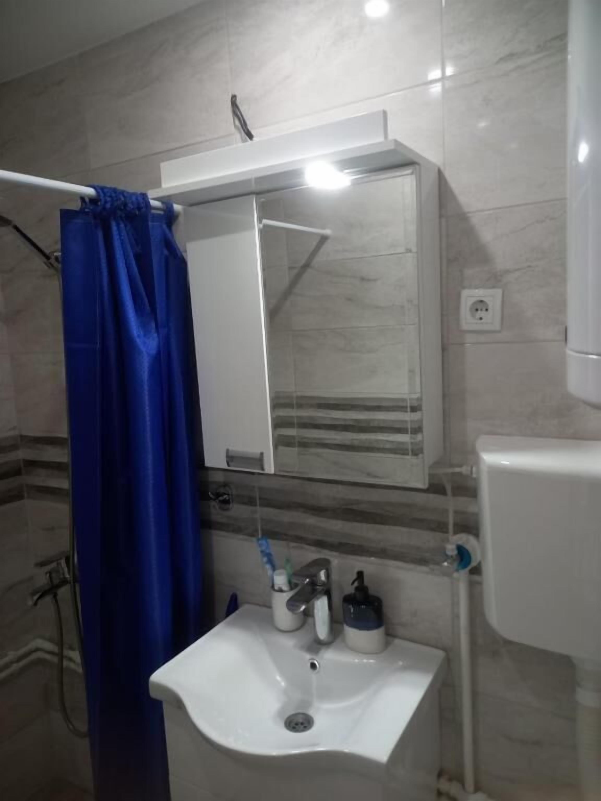 Studio, 1 Bedroom, Smoking, City View | Bathroom