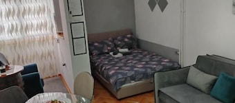 สตูดิโอ อพาร์ตเมนต์ กว้างขวาง ใน โนวี ปาซาร์ พร้อมสิ่งอำนวยความสะดวกทันสมัย