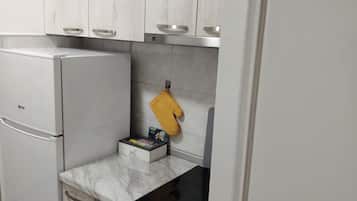 Studio, 1 Bedroom, Smoking, City View | Bahagian dalam