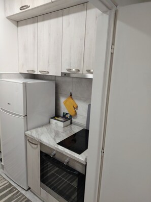 Studio, 1 Bedroom, Smoking, City View | Interior