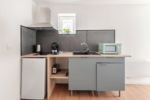 Microwave, stovetop - Luxury studio downtown near train station (Cambrai)