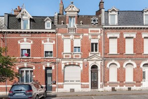 Exterior - Luxury studio downtown near train station (Cambrai)