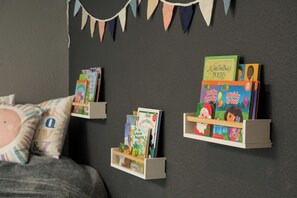 4 Schlafzimmer, Schreibtisch, Bügeleisen/Bügelbrett, Reisekinderbett