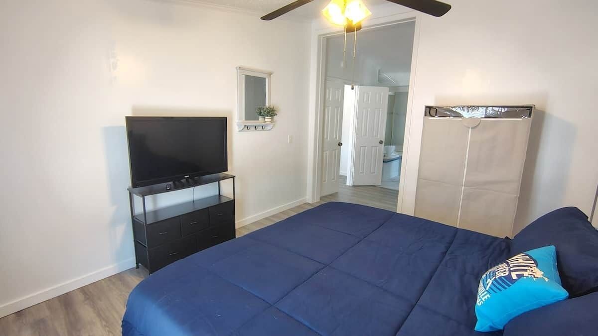 3 bedrooms, desk, iron/ironing board, free WiFi
