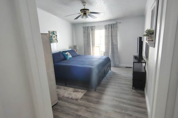 3 habitaciones, escritorio, tabla de planchar con plancha y wifi gratis