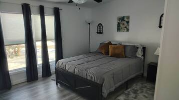 3 bedrooms, desk, iron/ironing board, WiFi (free)