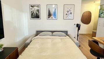 Strykejern/-brett, wi-fi (inkludert) og sengetøy