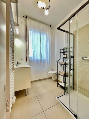 Shower, hair dryer, towels, soap