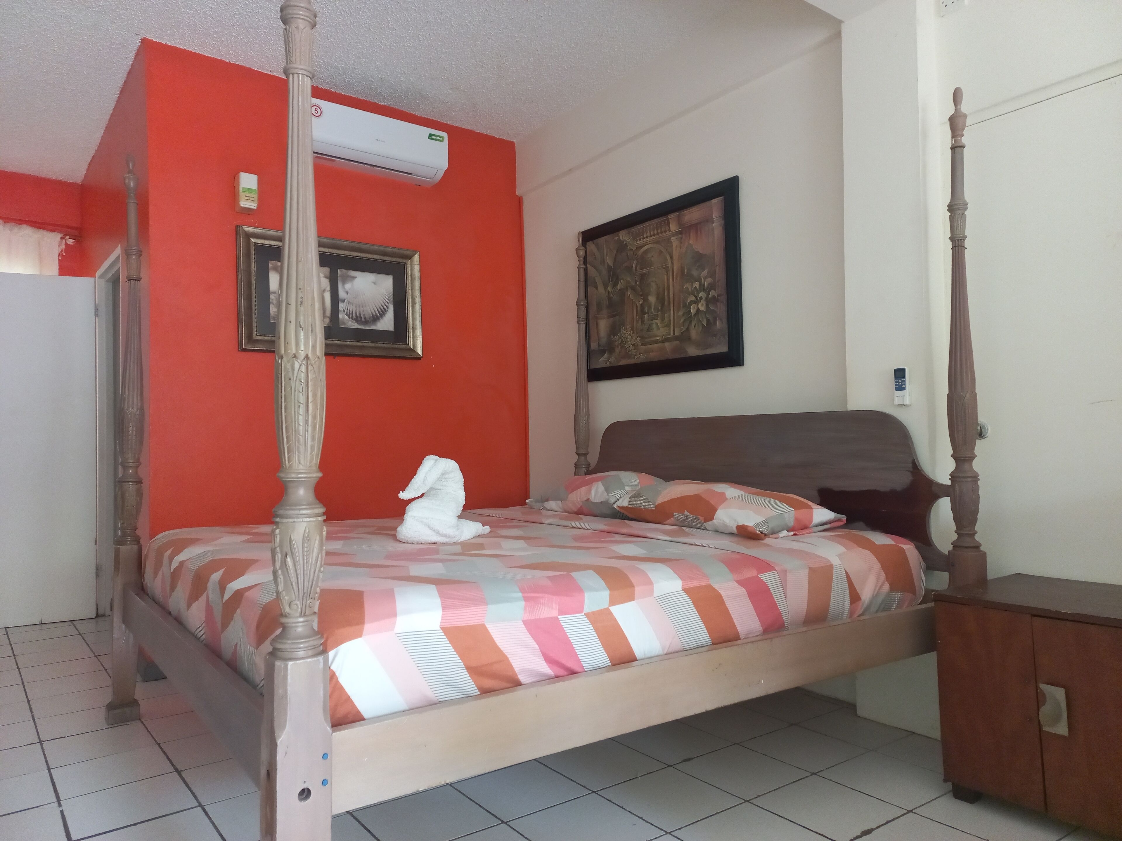 9 bedrooms, iron/ironing board, WiFi, bed sheets