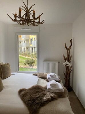 3 chambres, fer et planche à repasser, Wi-Fi, draps fournis