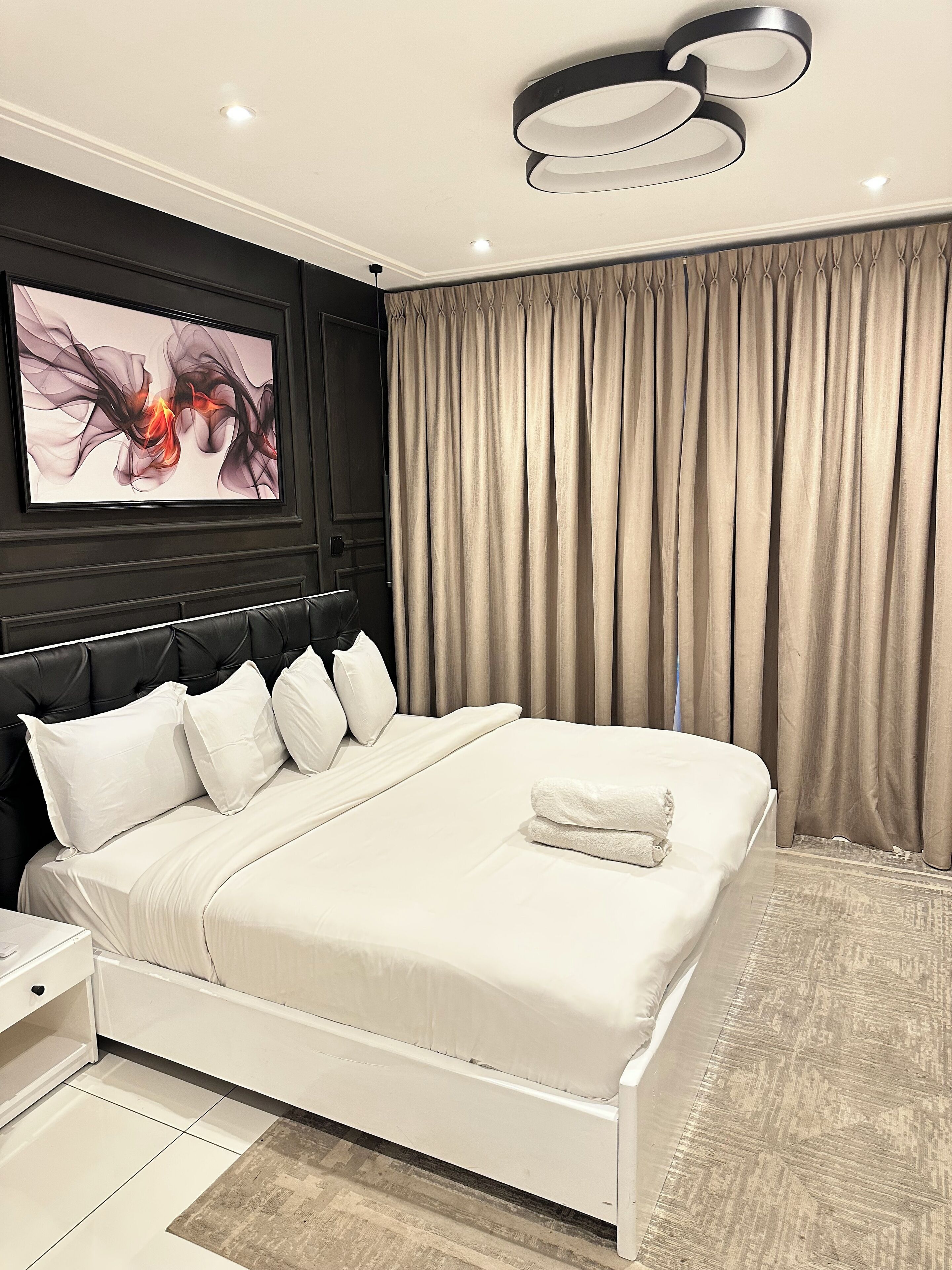 Apartamento de lujo, 2 habitaciones, no fumadores, balcón | Escritorio, espacio para trabajar con un portátil, wifi gratis