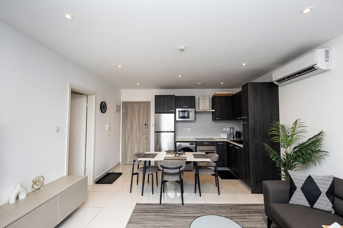 Luxury Suite, 1 Bedroom, Non Smoking, Balcony | Living area