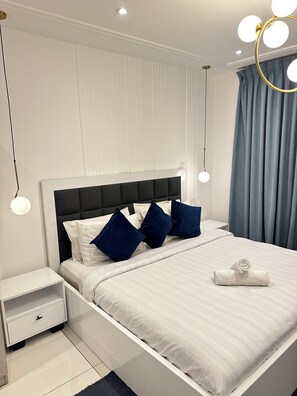 Bureau, espace de travail pour ordinateur portable, Wi-Fi gratuit