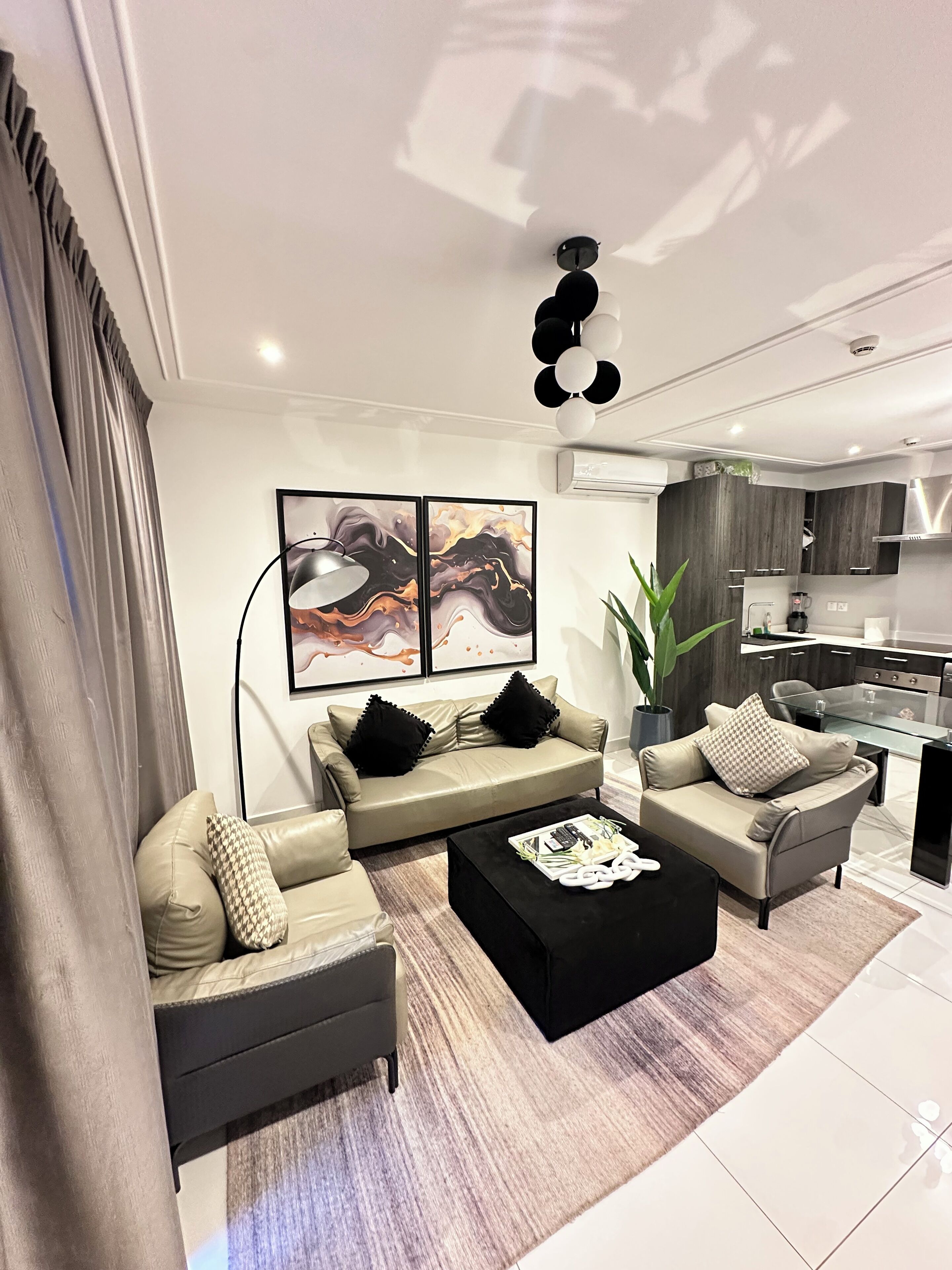 Studio – deluxe, balkong, byutsikt | Oppholdsområde