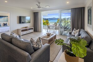 Smart TV - Hibiscus 201 (Sea View) & Free Buggy-Hamilton Island (Hamilton Island)