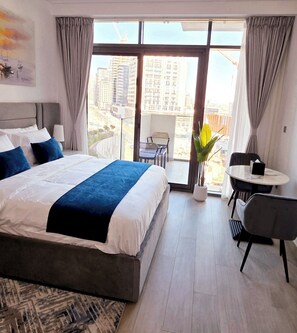 1 bedroom, iron/ironing board, WiFi, bed sheets - Modern Deluxe Studio in Dubai (Al Jaddaf)