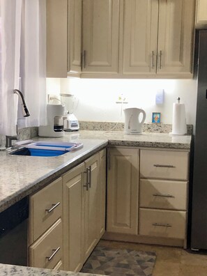 Private kitchen - Private Pool Home in Lush Garden Oasis with Birdsongs (Playa Hermosa)
