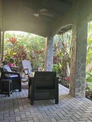 Terrace/patio - Private Pool Home in Lush Garden Oasis with Birdsongs (Playa Hermosa)