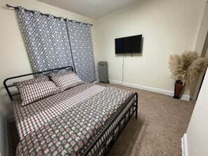 2 habitaciones, tabla de planchar con plancha, internet y ropa de cama