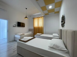 Superior Triple Room, Garden View | Free WiFi - HOSTEL IZVOR (Podgorica)