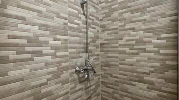 Superior-Dreibettzimmer, Gartenblick | Badezimmer