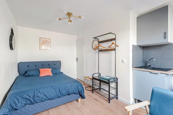 1 bedroom, iron/ironing board, WiFi, bed sheets - Beautiful, bright studio in a central location - Very close to the station (Cambrai)