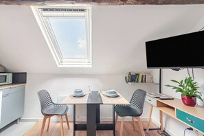 Dining - Beautiful, bright studio in a central location - Very close to the station (Cambrai)