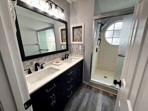 Shower, hair dryer, towels, soap - Magical Oasis at Belle's Place (Kissimmee)