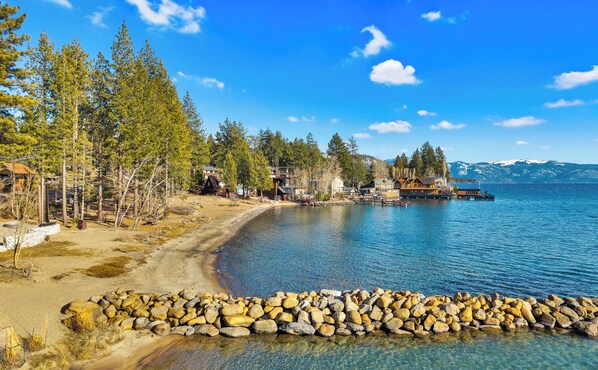 Beach - Walk to Beach! Lakeview Cabin • Ski, Bike & Golf Nearby (Tahoe Vista)