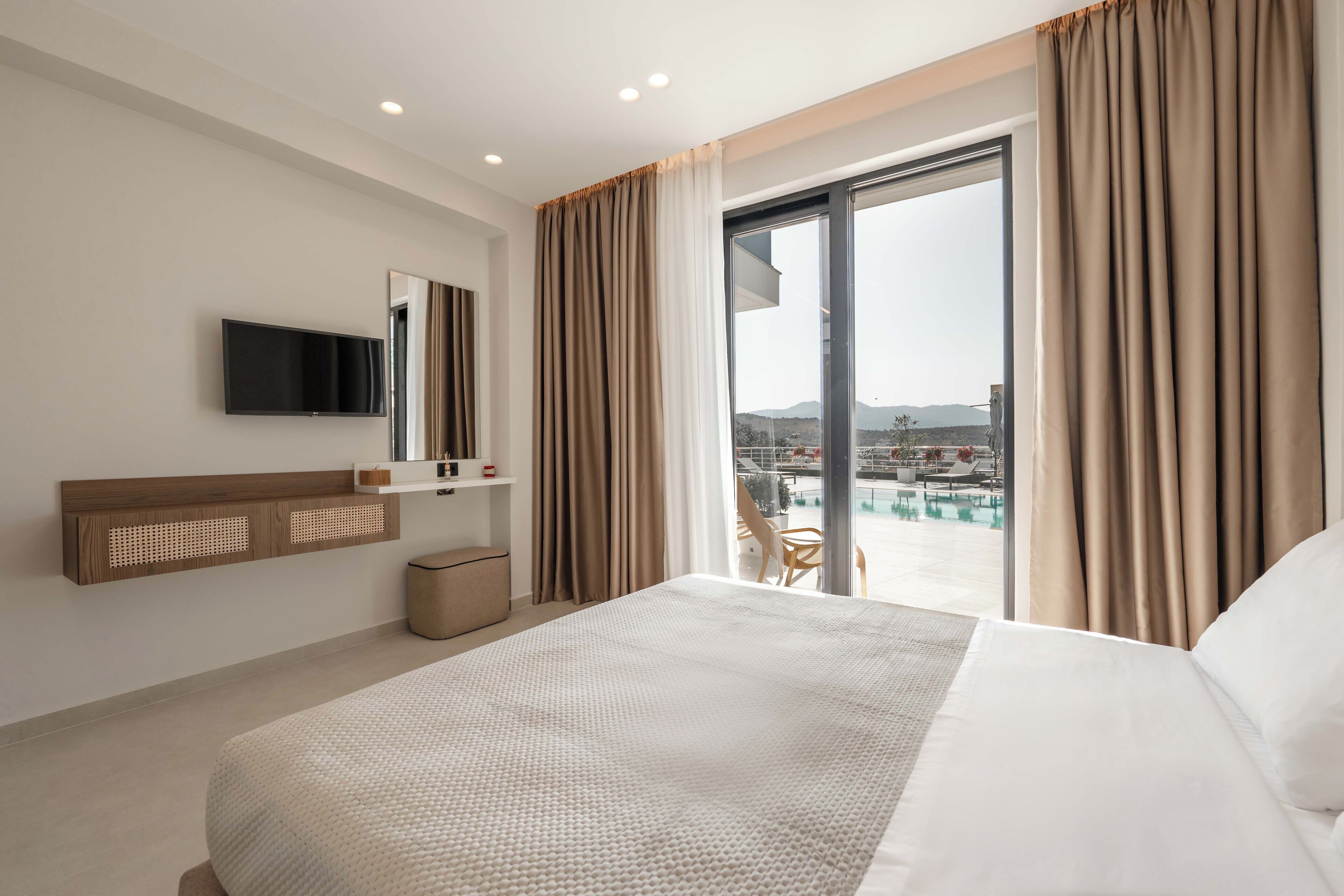Vila Comfort, balkon, pemandangan kolam renang | Setrika/meja setrika, Wi-Fi gratis, dan seprai linen