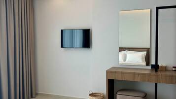 Comfort Villa, Balcony, Pool View | Iron/ironing board, free WiFi, bed sheets