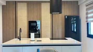 Comfort Villa, Balcony, Pool View | Dining