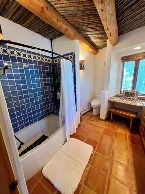 Dusche, Haartrockner, Bidet, Handtücher